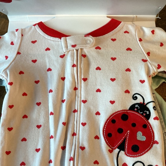 NEW Lady Bug 3 Pack Footed Baby Onesies 3 Months - Picture 6 of 11